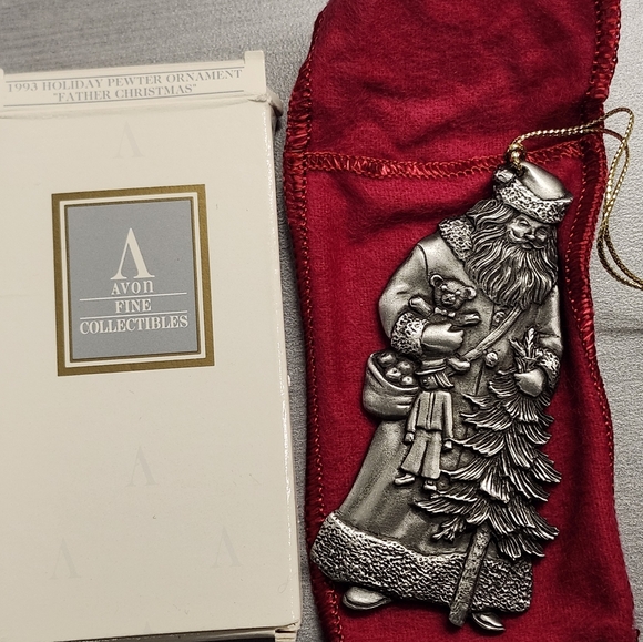 Vintage AVON 1993 “Father Christmas” Annual Pewter Ornament - Picture 3 of 3